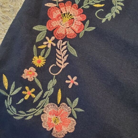 Embroidered Skirt - Picture 3 of 6